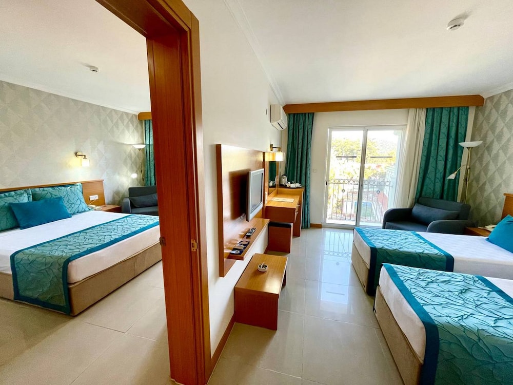 Green Forest Holiday Village 9/50