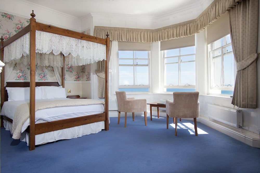 Queens Hotel 29/66