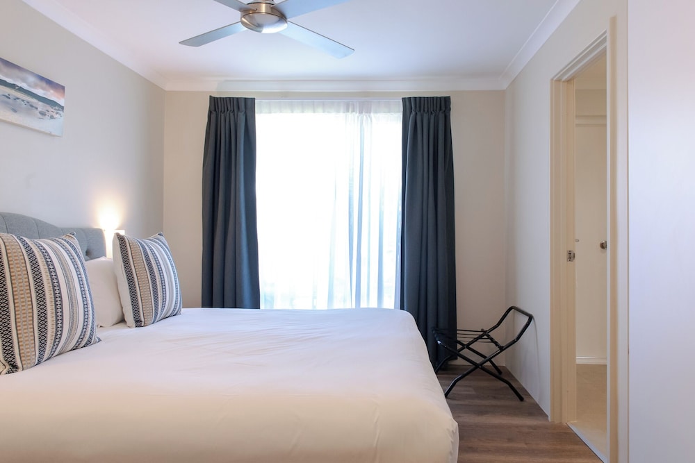 3 Bedrooms, Villa, 1 King and 4 Single Beds, Broadwater Beach Resort Busselton 4/7