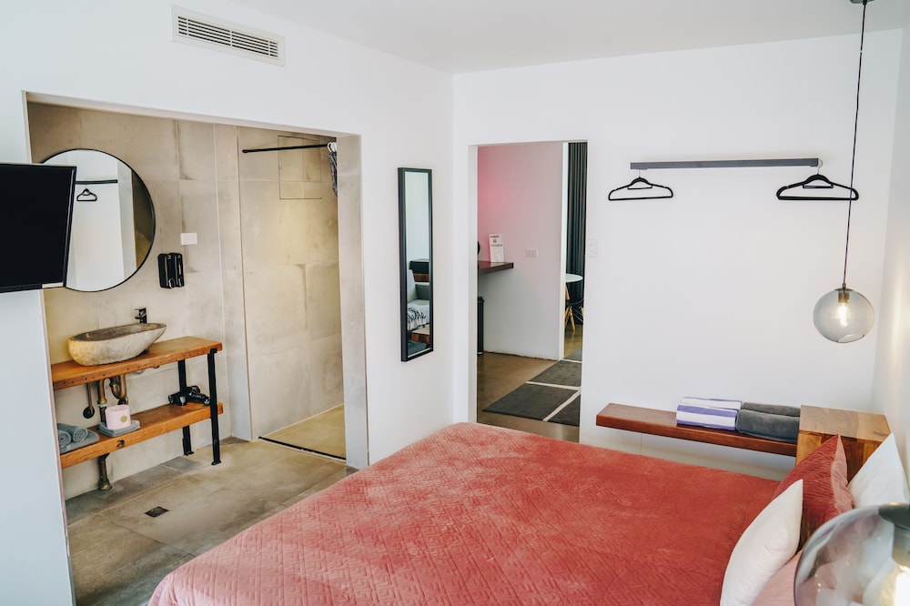 The Pink Hotel Coolangatta 18/50