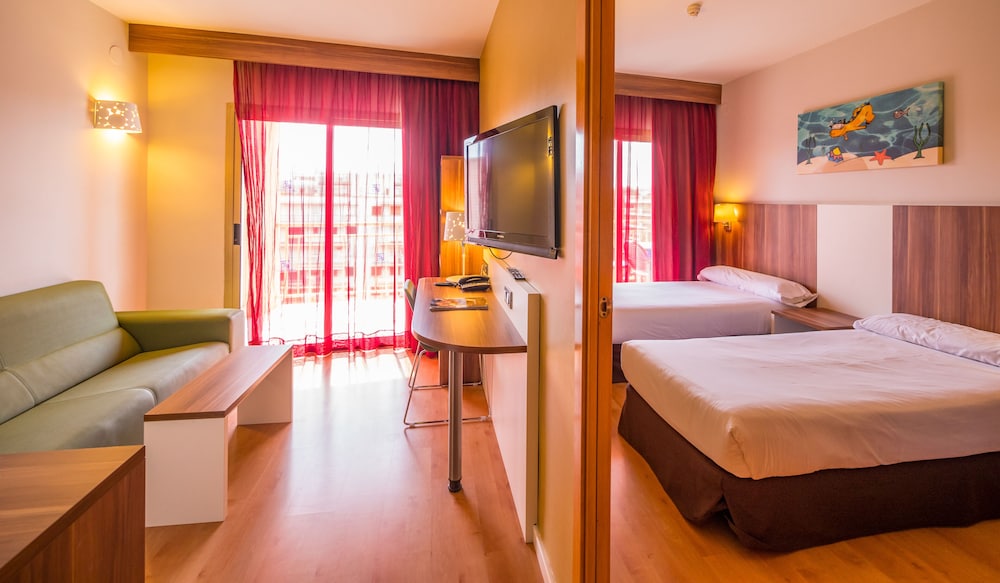 Golden Avenida Suites 7/27
