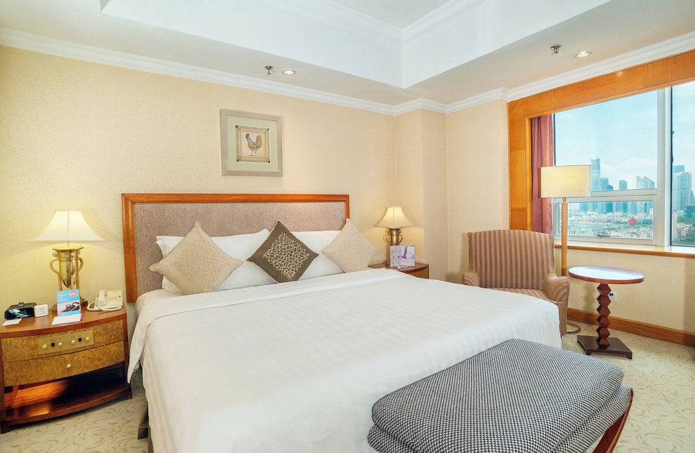 Plaza, Crown, Suite, King Bed