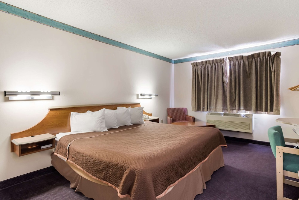 Rodeway Inn Gallup West NM 10/41
