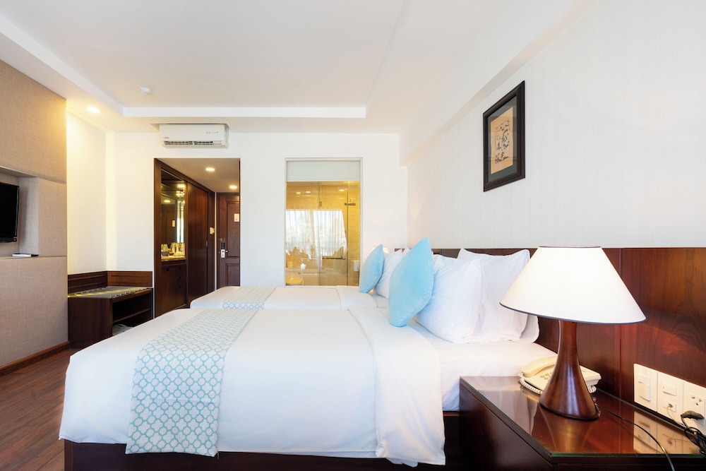 Superior, Twin Beds, Sea View, Hoang Ngoc Beach Resort 2/5