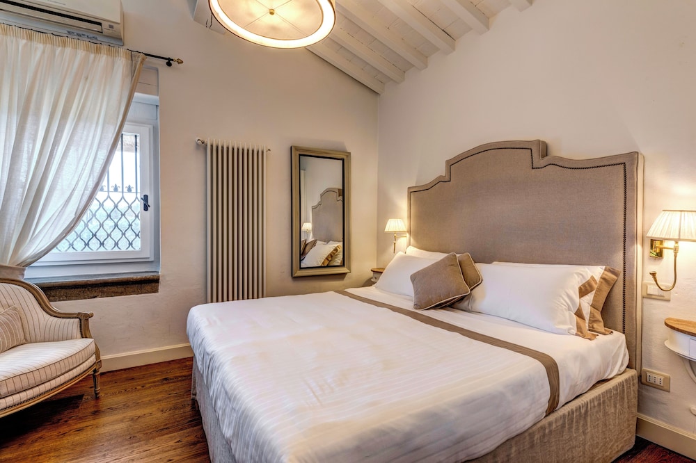 Honeymoon, Apartment, Queen Bed, Vineyard View, Courtyard Area