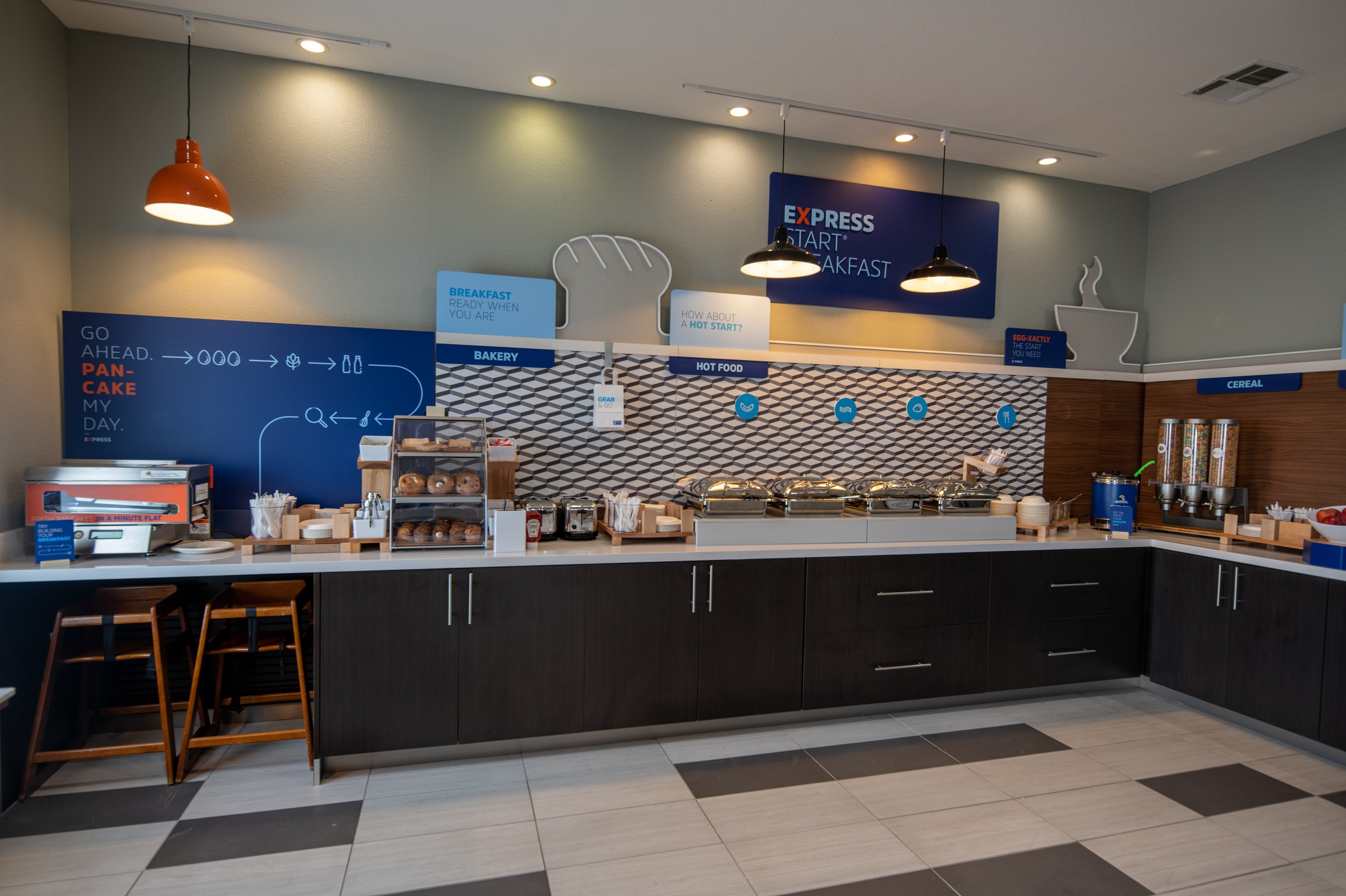Holiday Inn Express Suites N Waco Area West 20/51
