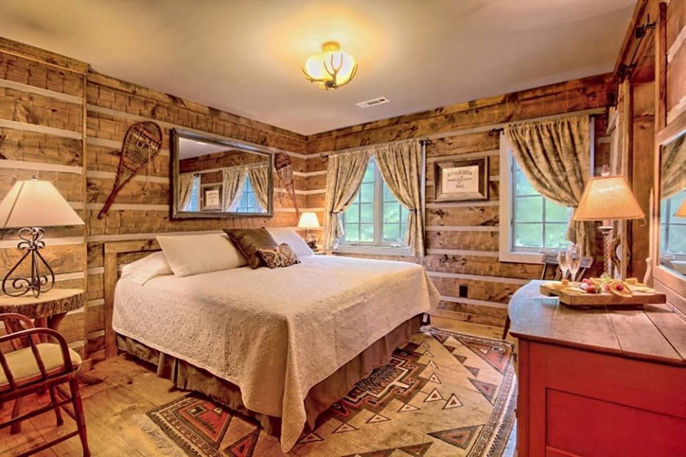 Lake Rabun Hotel Restaurant 18/50