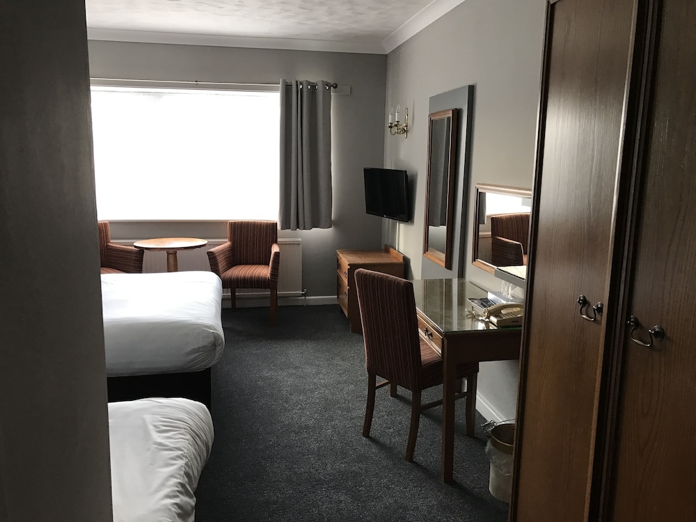 SOUTH LAWN HOTEL 34/70