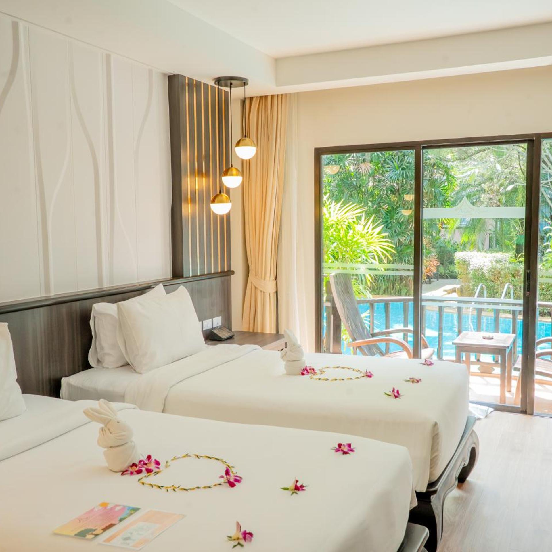Grand, Deluxe, Double or Twin Bed, Pool Access