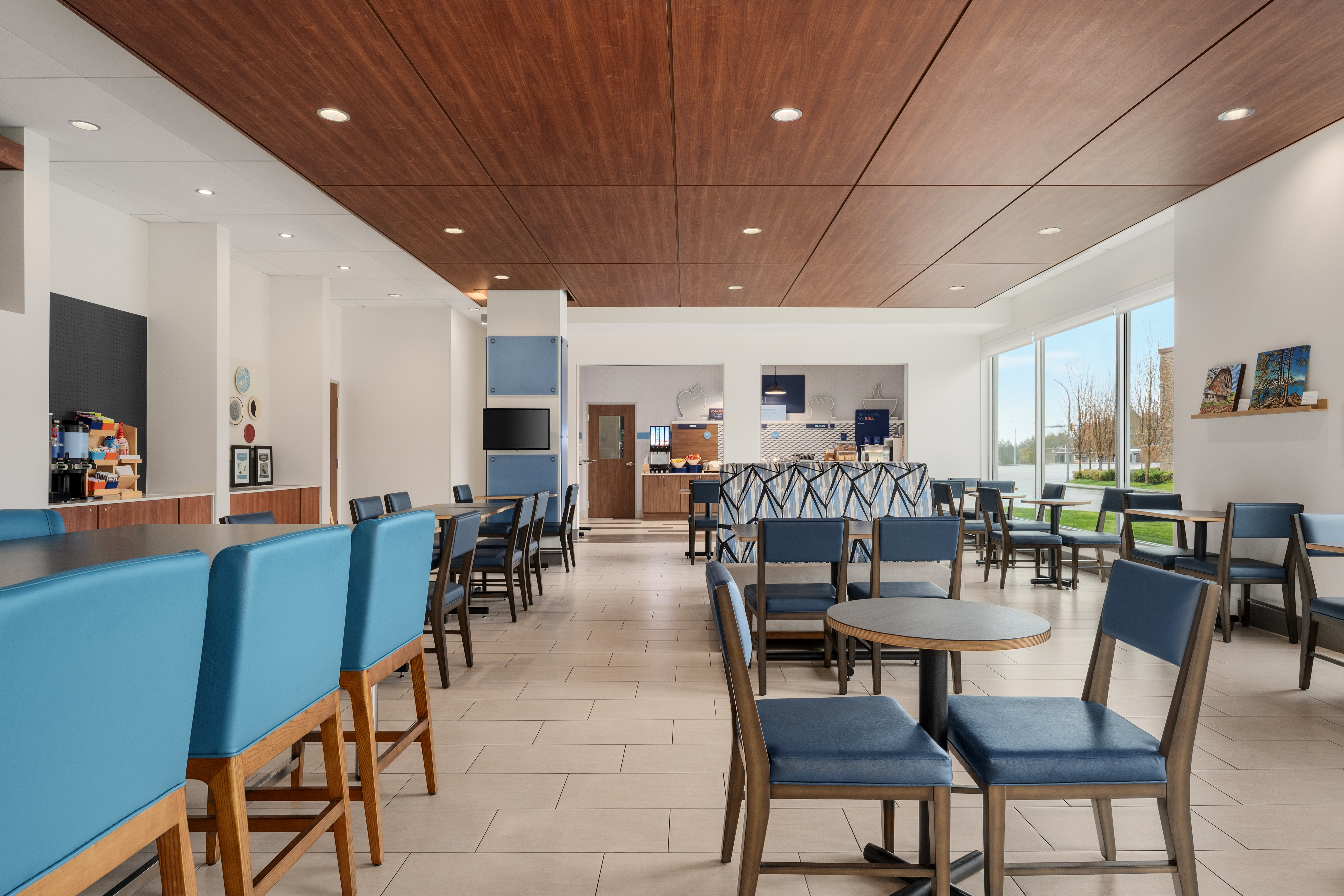 Holiday Inn Express And Suites Victoria Colwood 48/67