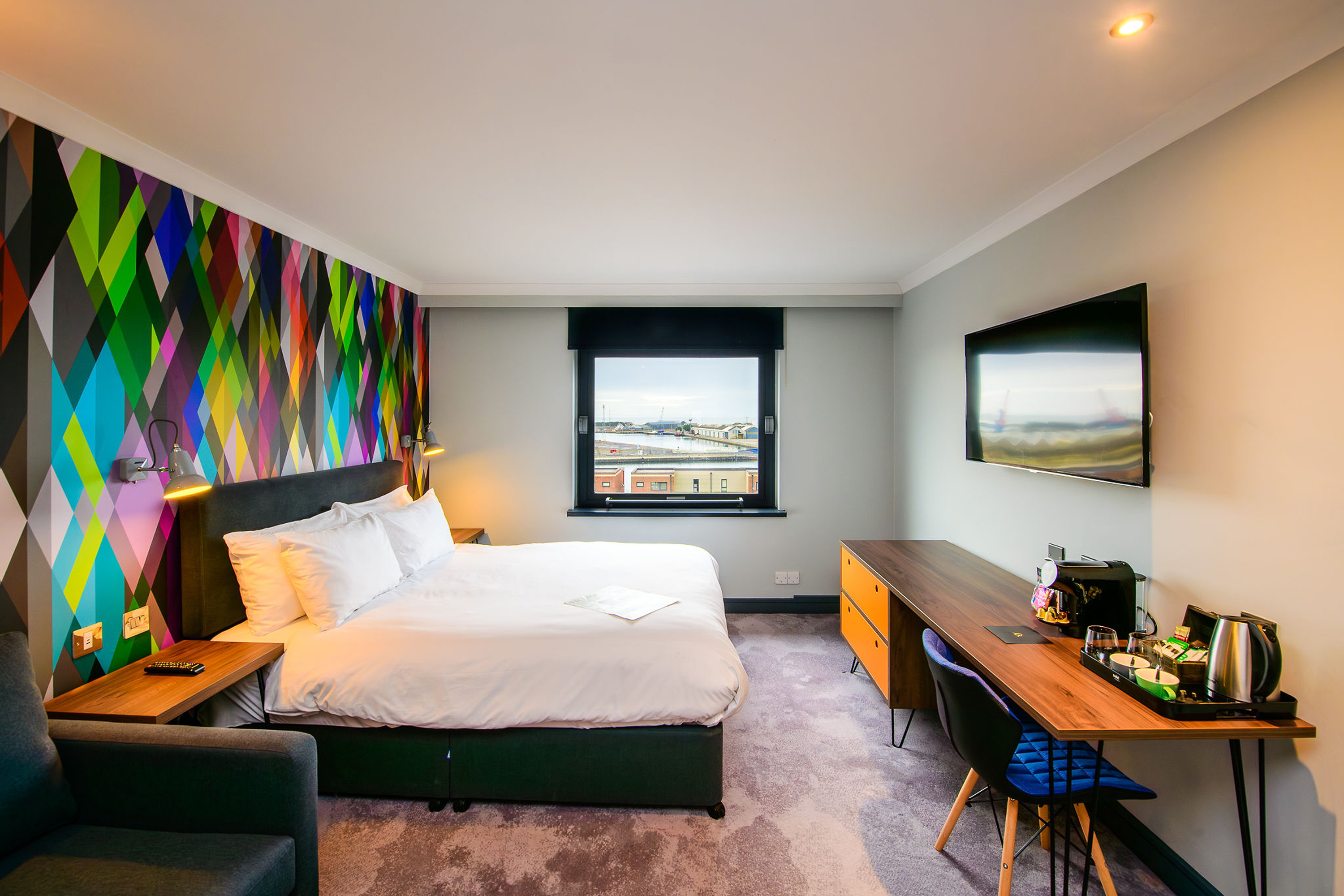 Club, Double Bed