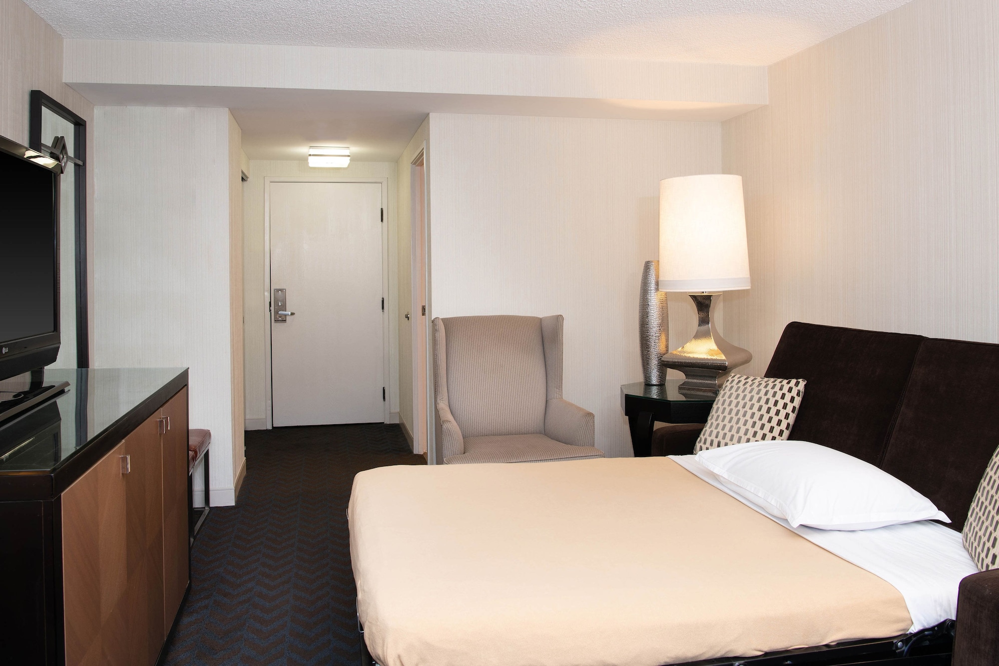 غرفة بسرير كينج بشرفة، Sheraton Mission Valley San Diego 4/5