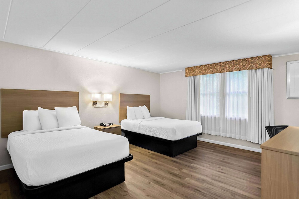 غرفة بسريرين مزدوجين، Travelodge by Wyndham Aberdeen 2/7