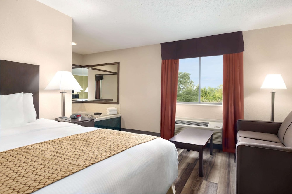 Baymont By Wyndham Monroe, MI 11/36
