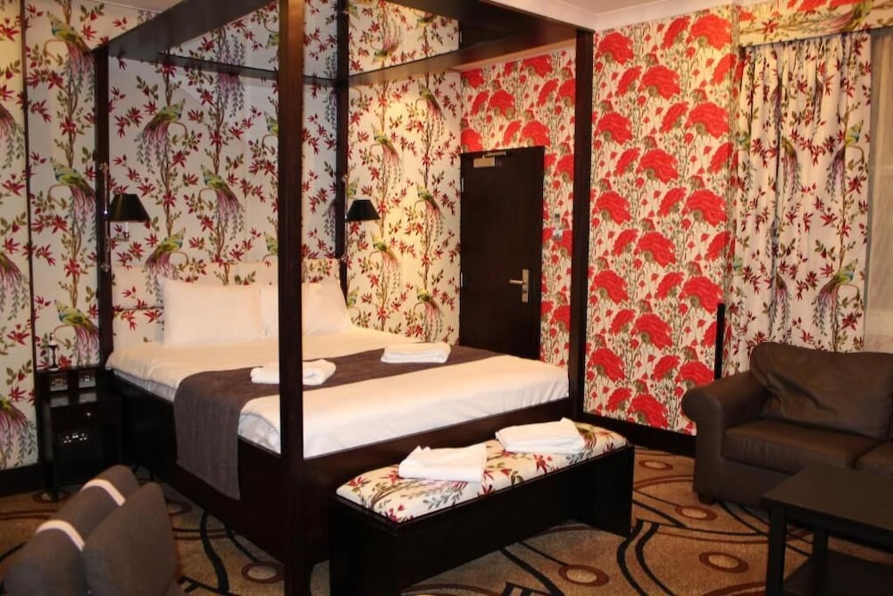 Edward Hotel Paddington 47/65