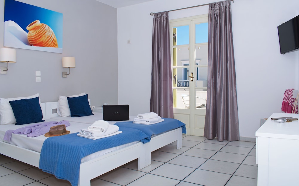 Camara Hotel 12/50