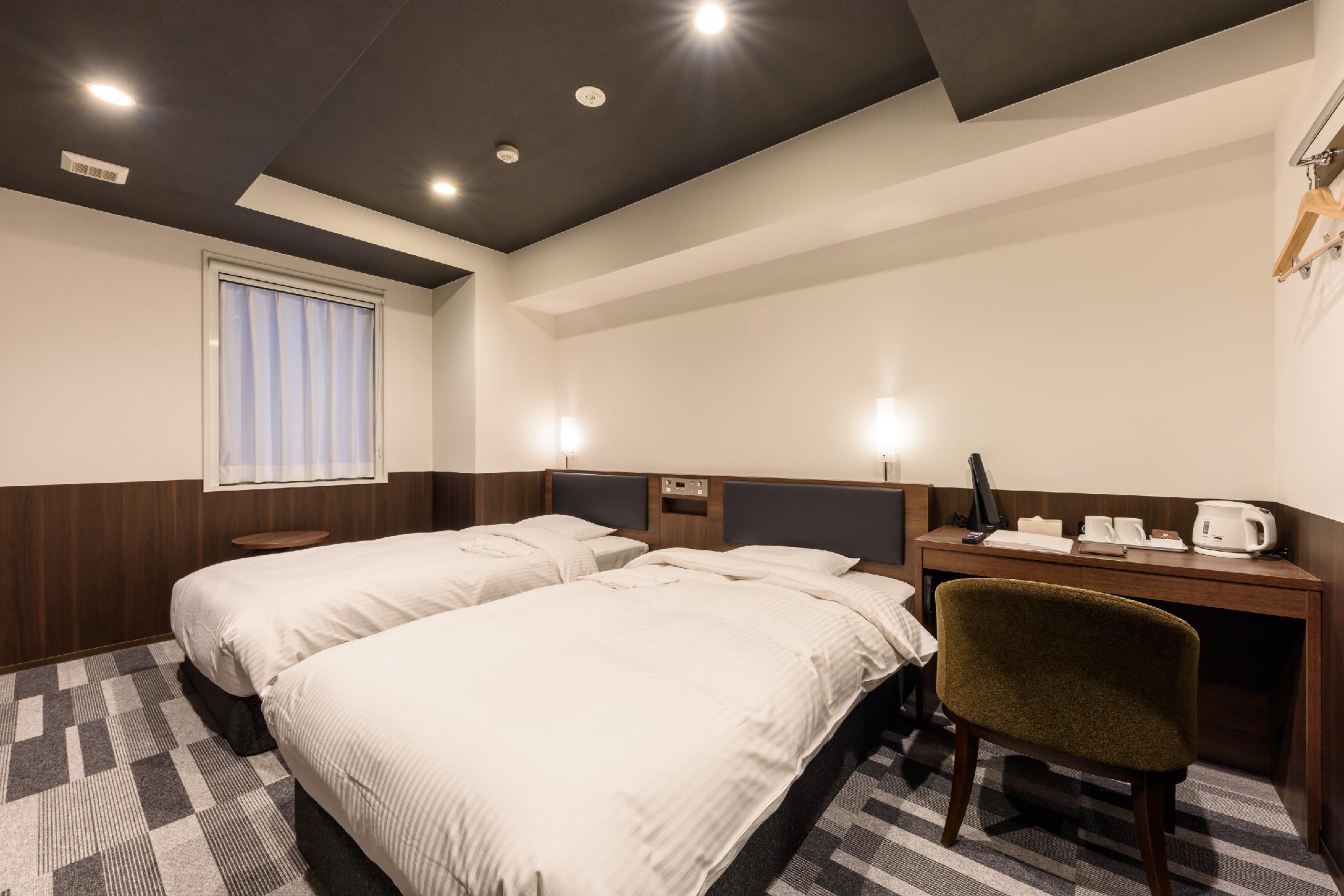 Universal, Deluxe, Twin Beds, No View