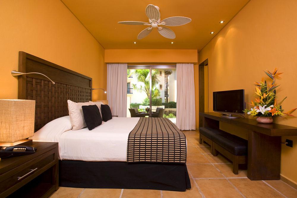 Room at Catalonia Yucatan Beach, PUERTO AVENTURAS