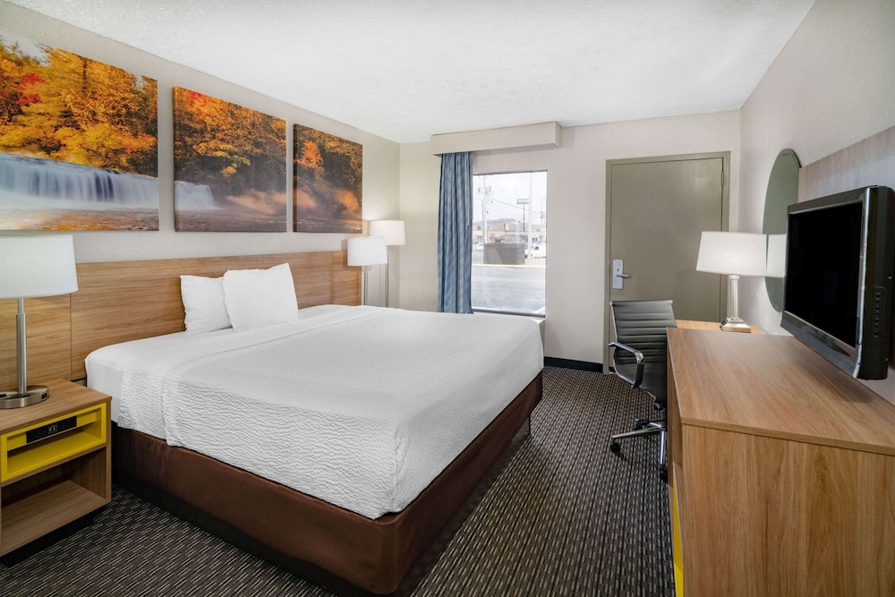 Days Inn by Wyndham Cookeville 15/24