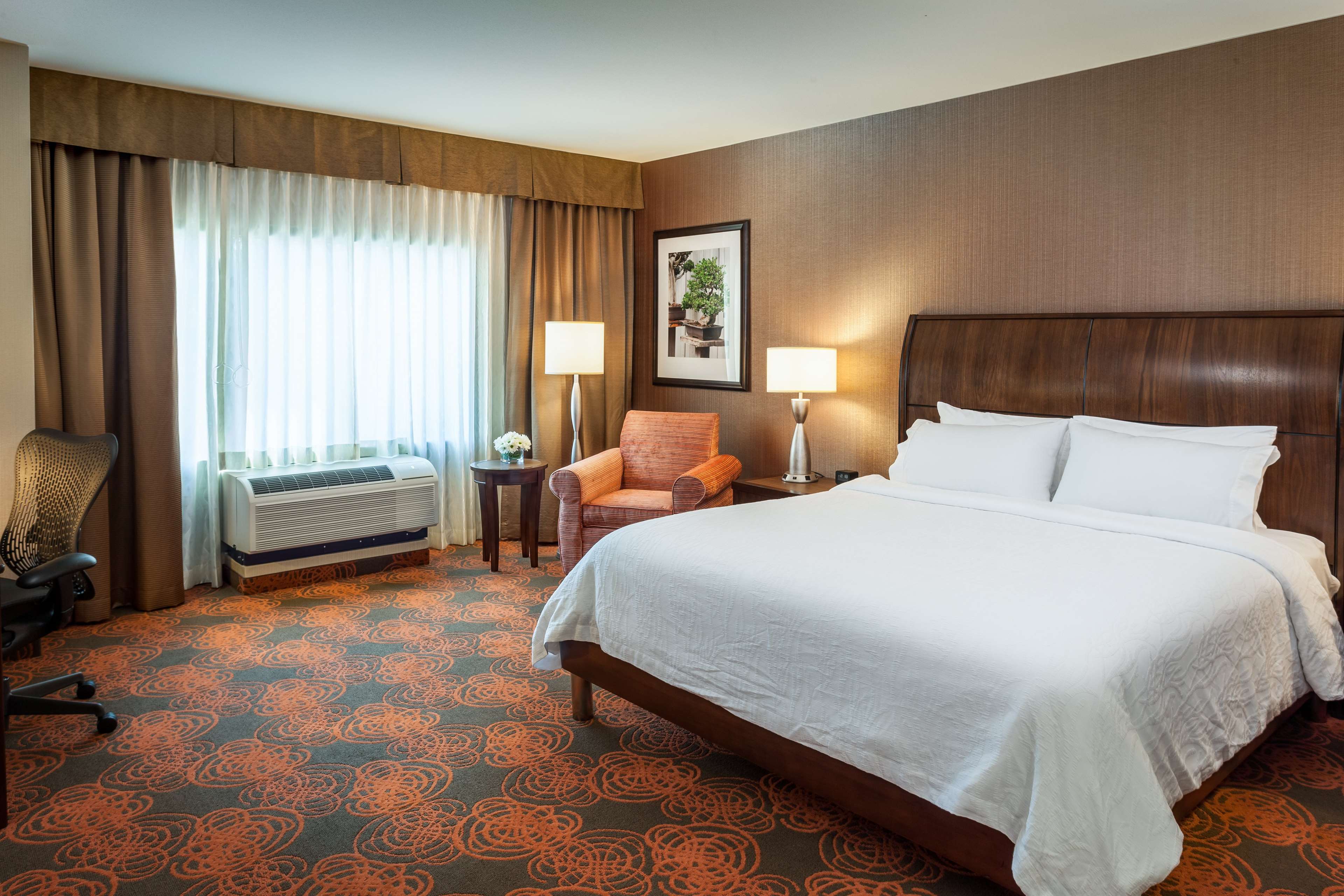 ROOM, KING BED, BATHTUB