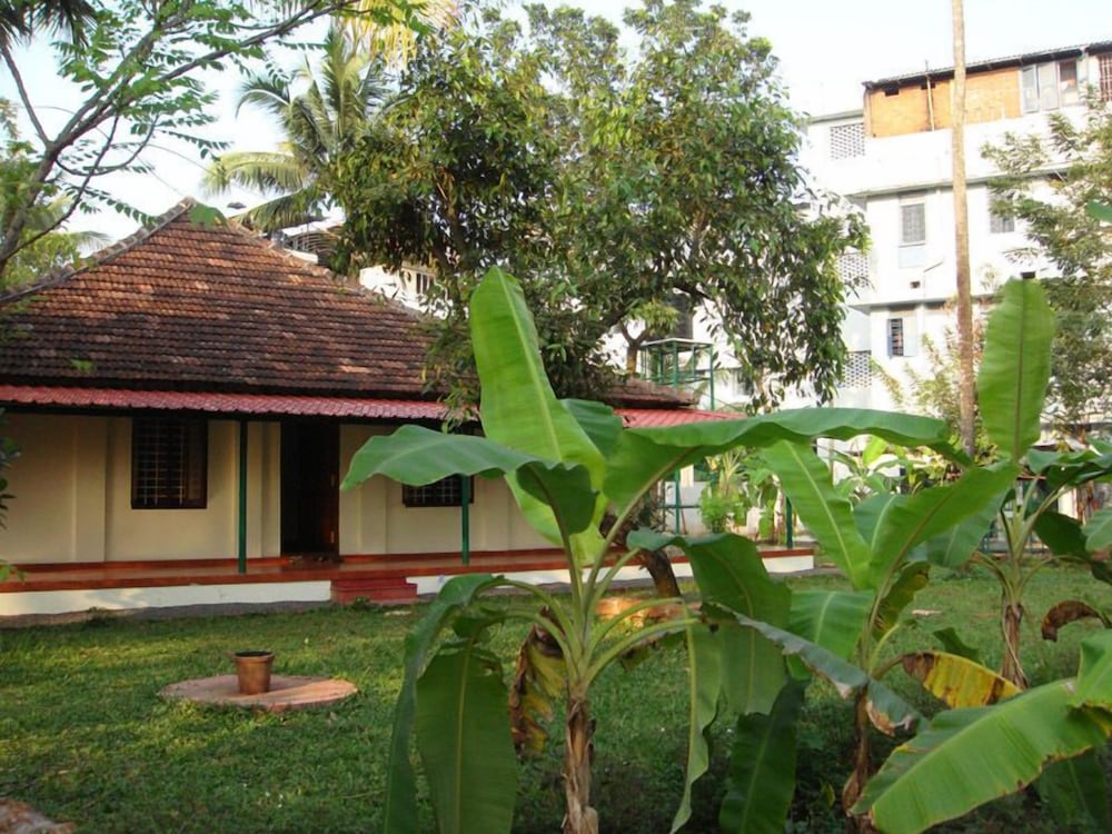 PALM GROVE SERVICE VILLA 43/48