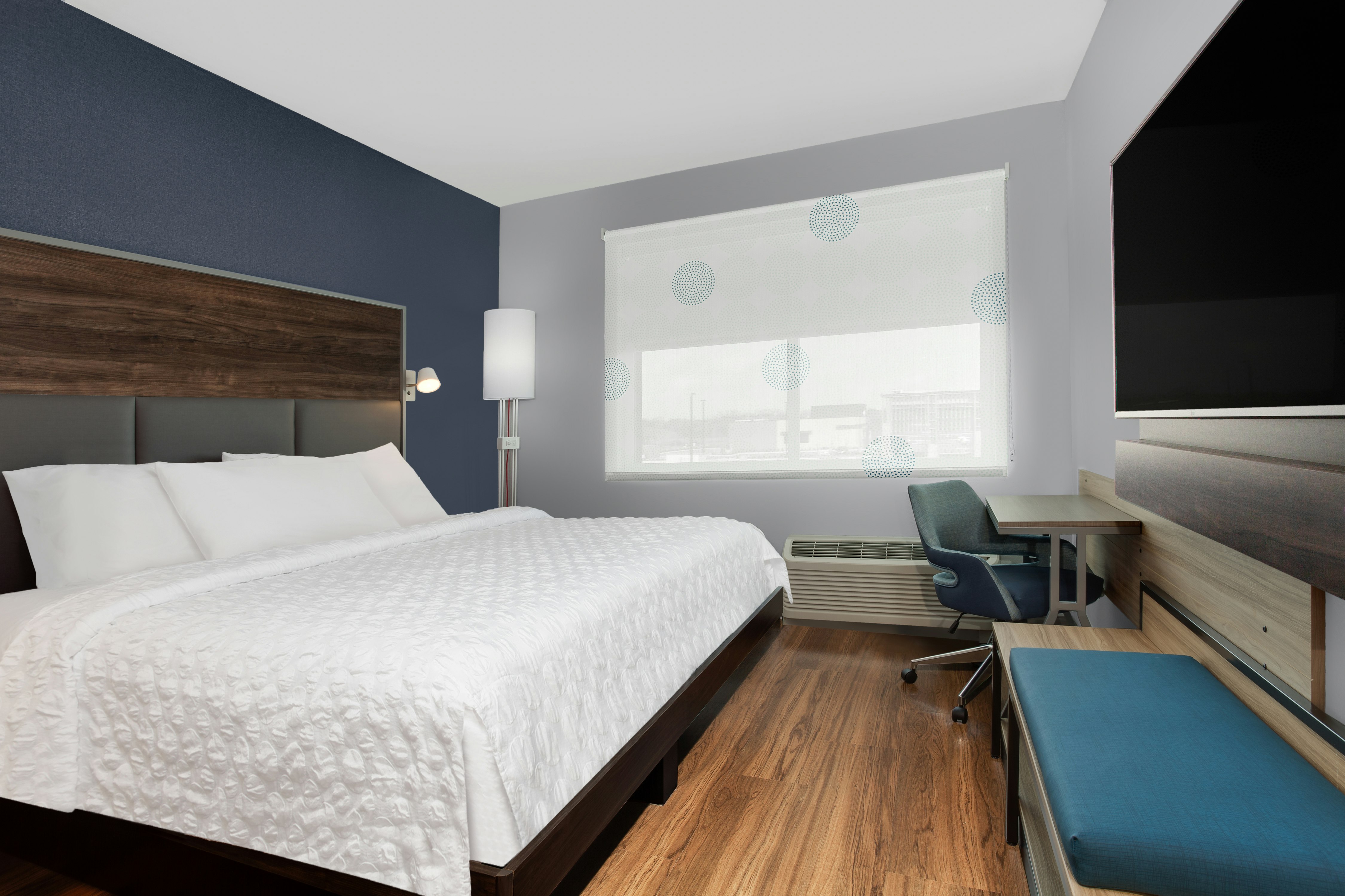 ROOM, KING BED