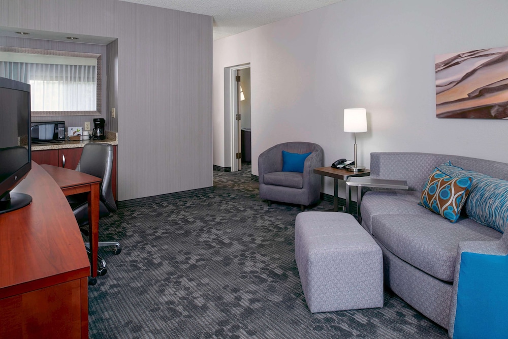 Sonesta Select Kansas City Airport Tiffany Springs 27/48