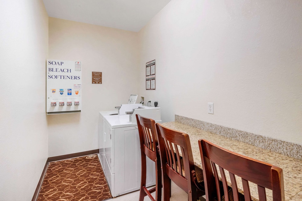 Comfort Suites Burlington, IA 23/30