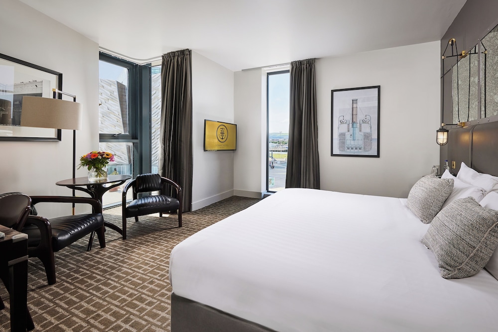 EXECUTIVE, KING BED