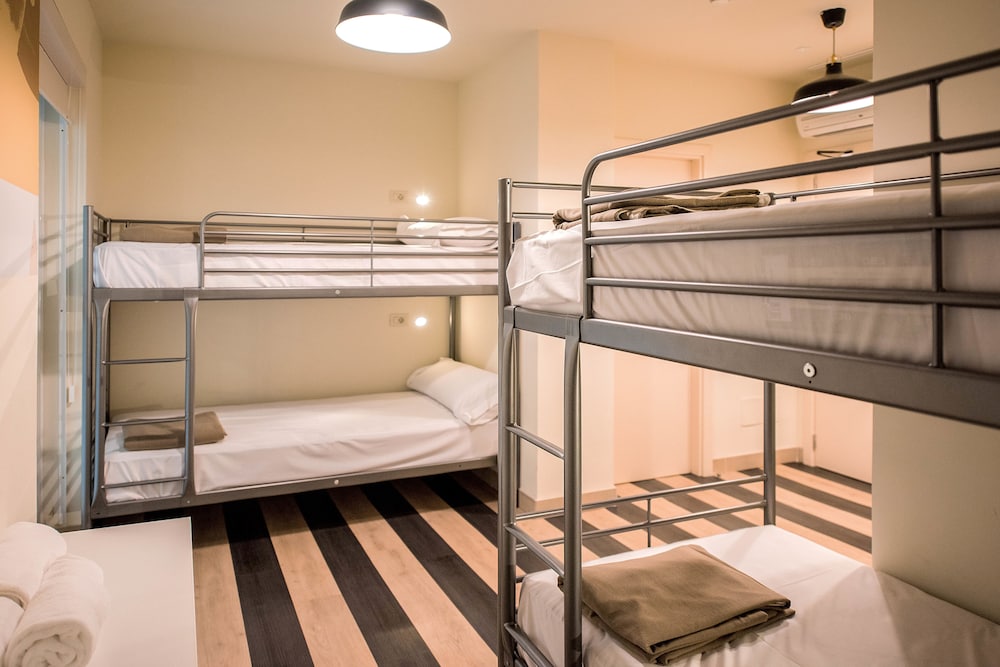 ROOM, QUADRUPLE