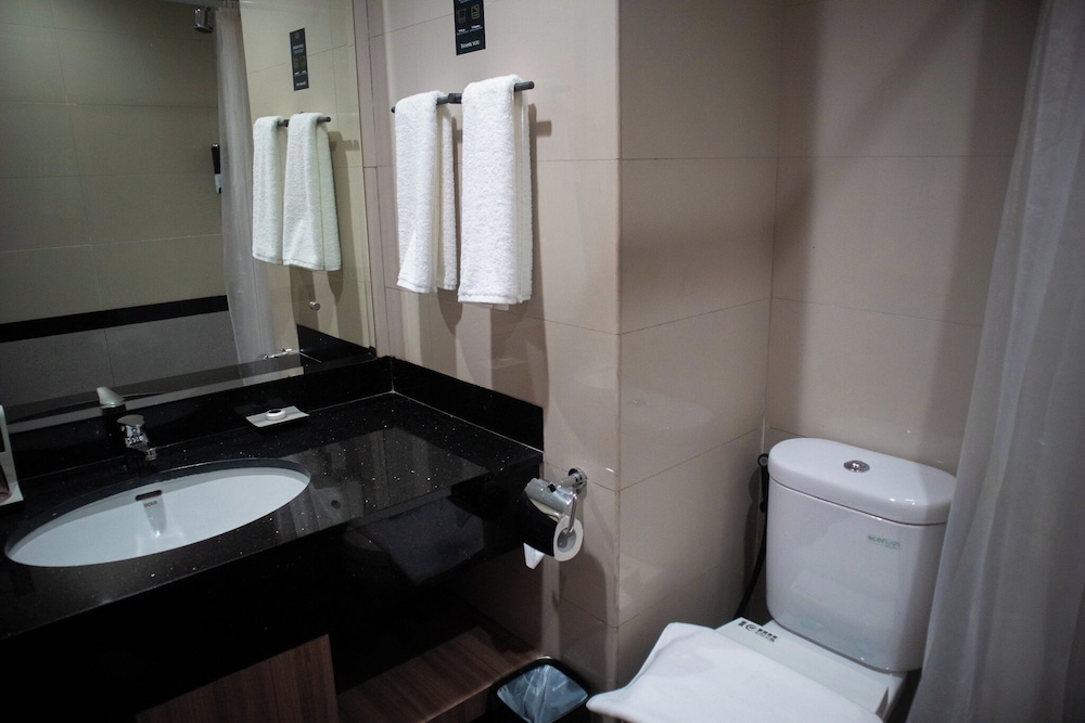 AGlow Hotel Harbor Bay Batam 59/65