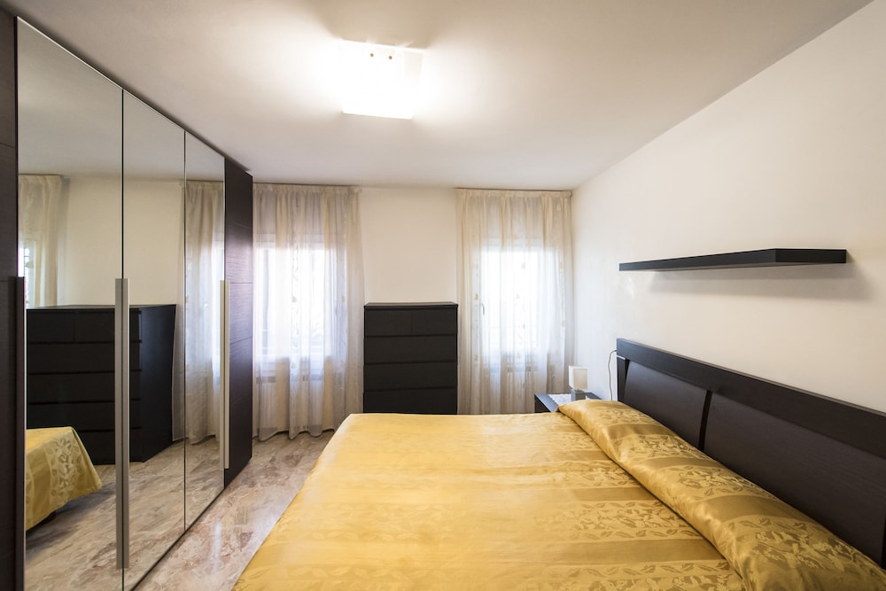 Charming Venice Apartments 38/78