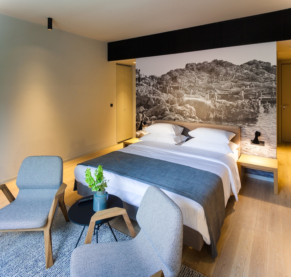 One Suite Hotel 10/50