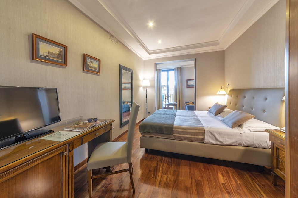 EXECUTIVE, DOUBLE OR TWIN BED