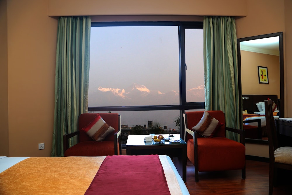 Pokhara Grande 59/80