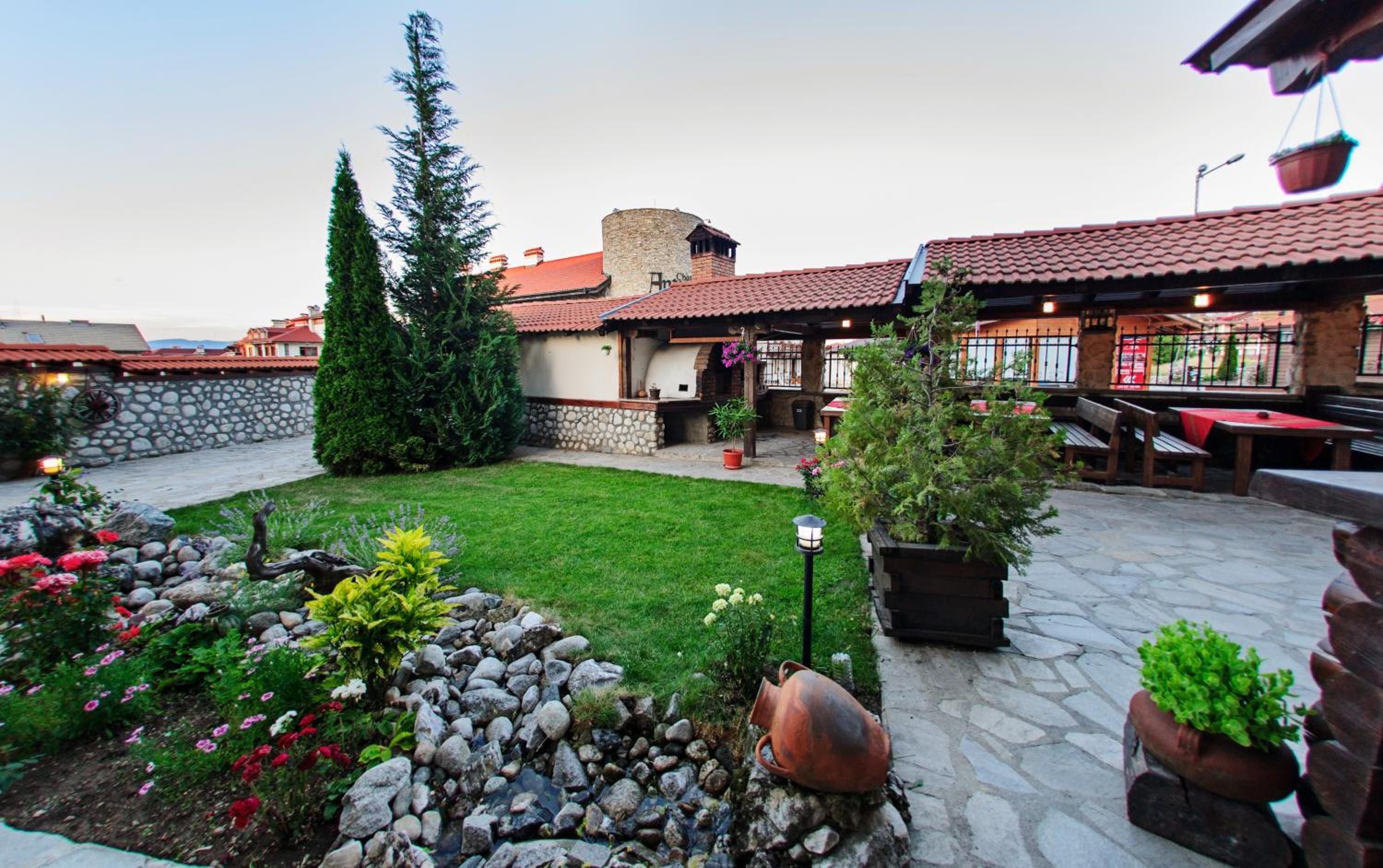 Dumanov Hotel 65/67