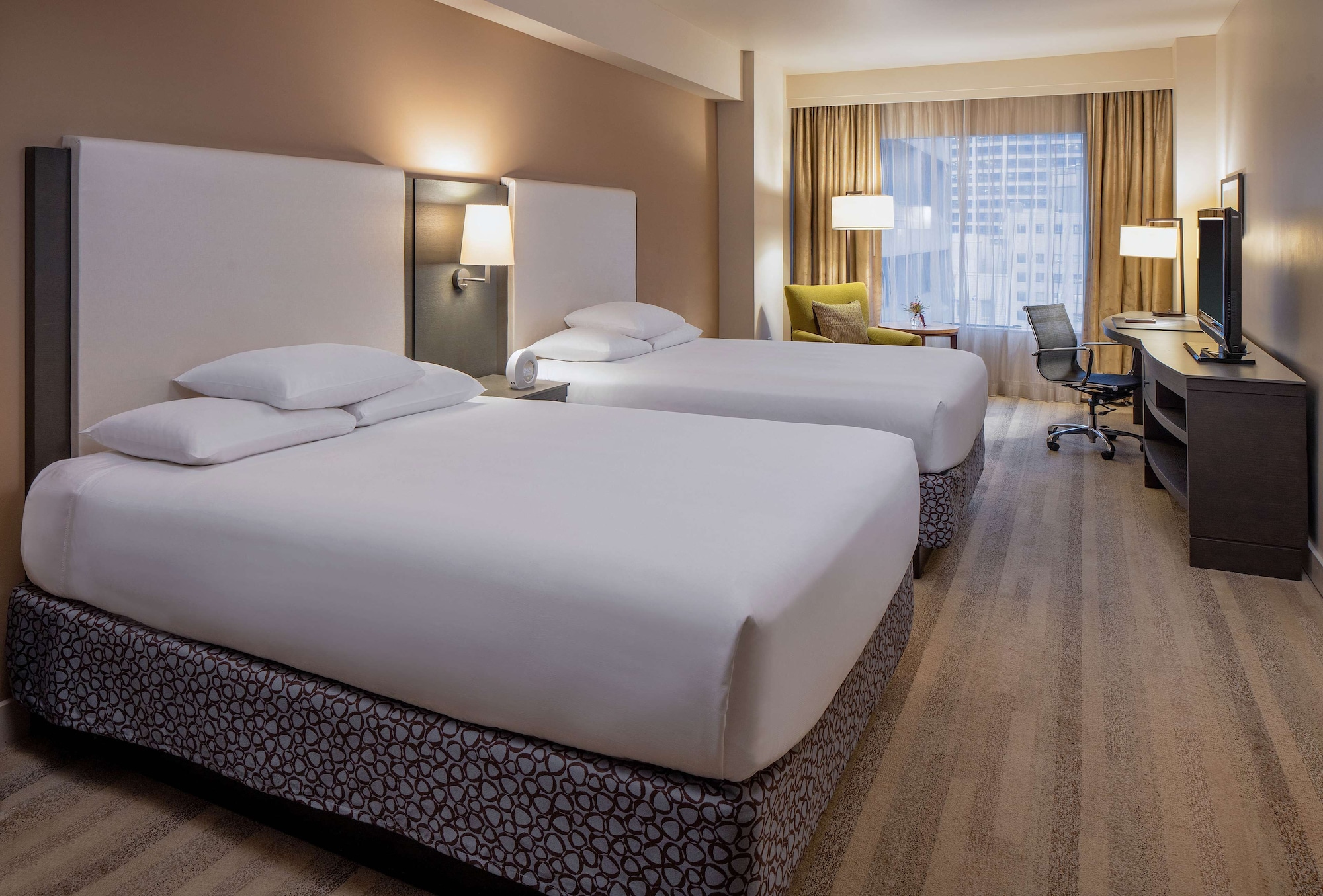 DELUXE, 2 QUEEN BEDS