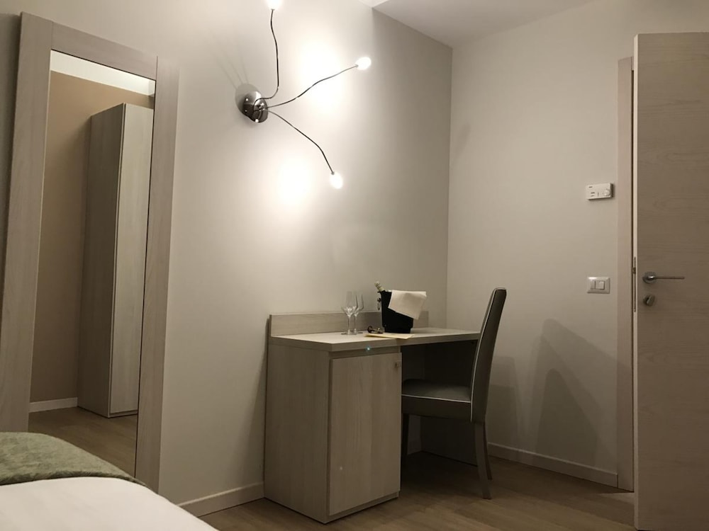 Dogana Hotel 57/65