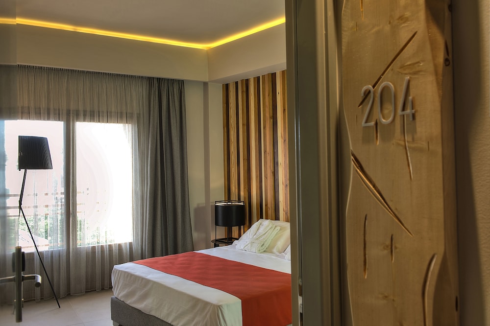 Elia Bettolo Hotel 28/69