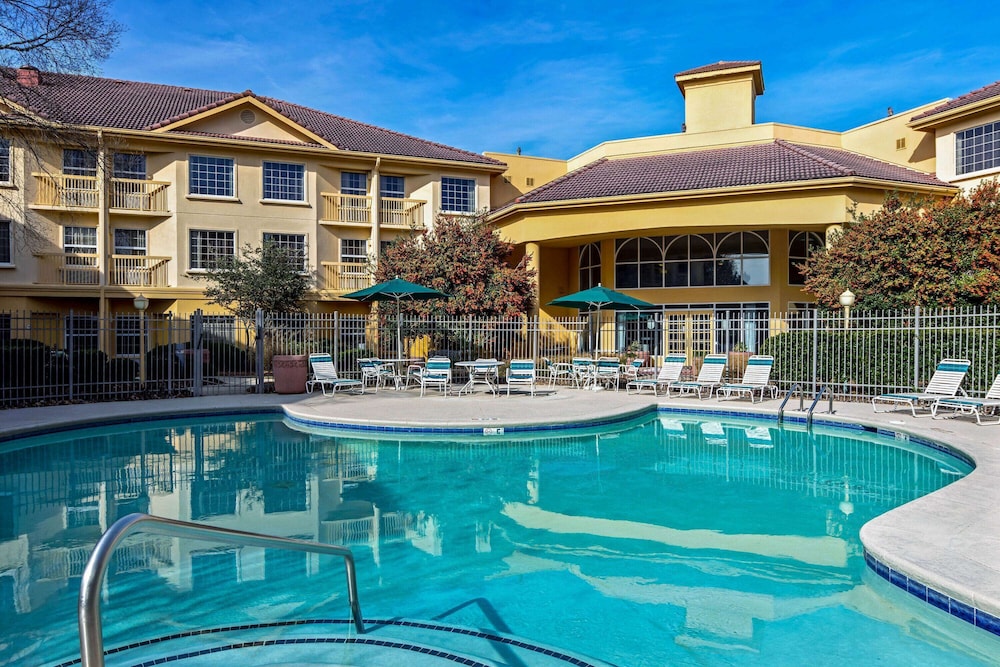 La Quinta Inn Suites Macon 1/45
