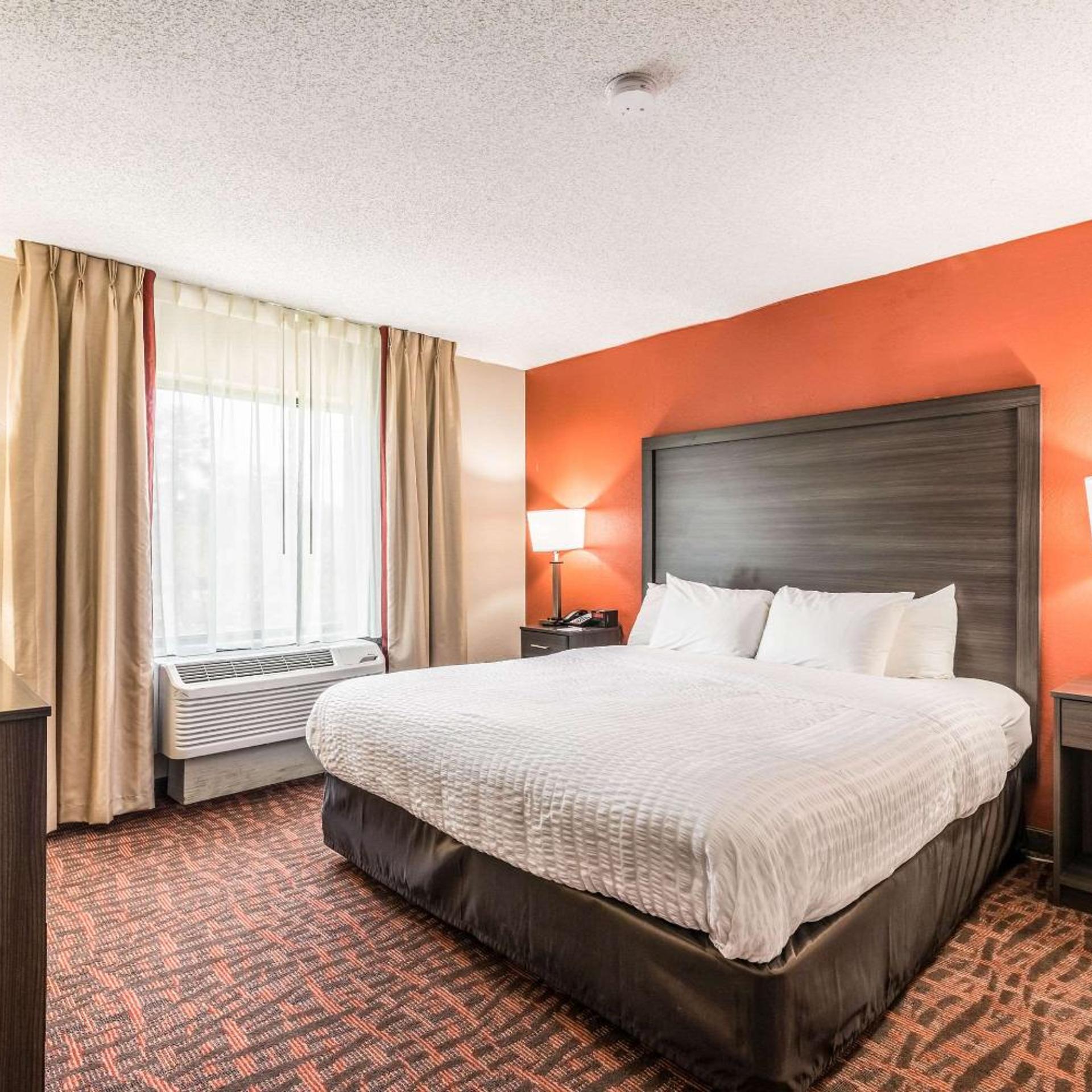 جناح جونيور، Lake Norman Inn and Suites (ex Clarion) 3/10