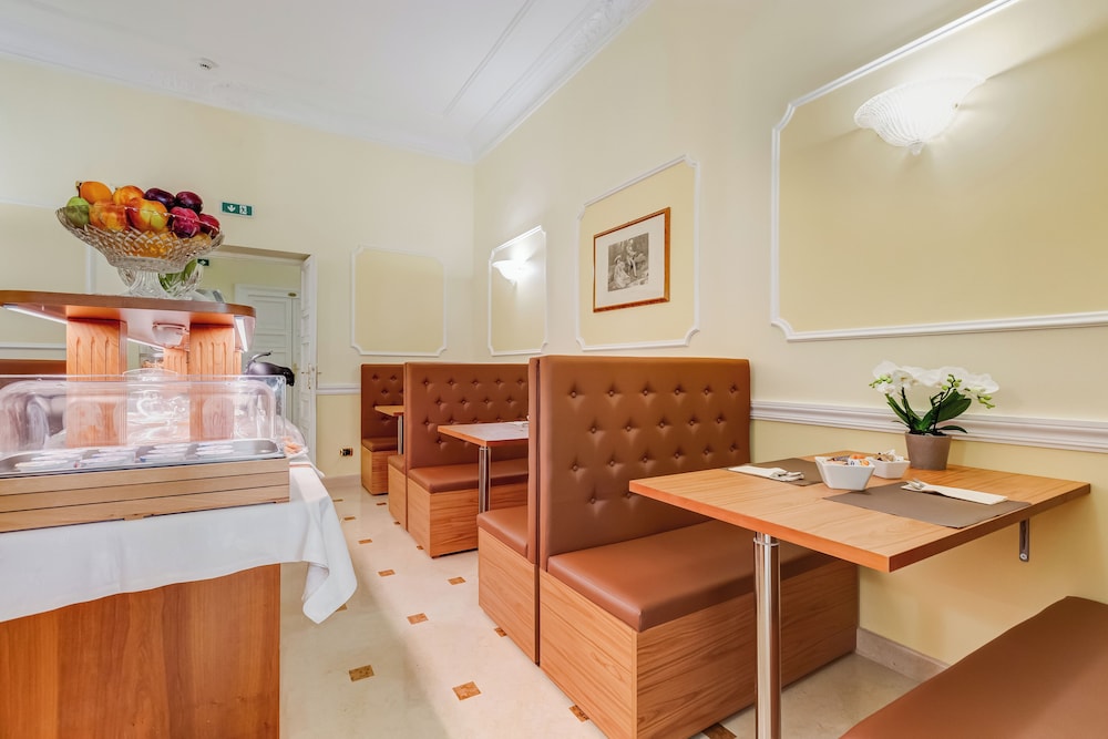 Hotel Cellini 44/61