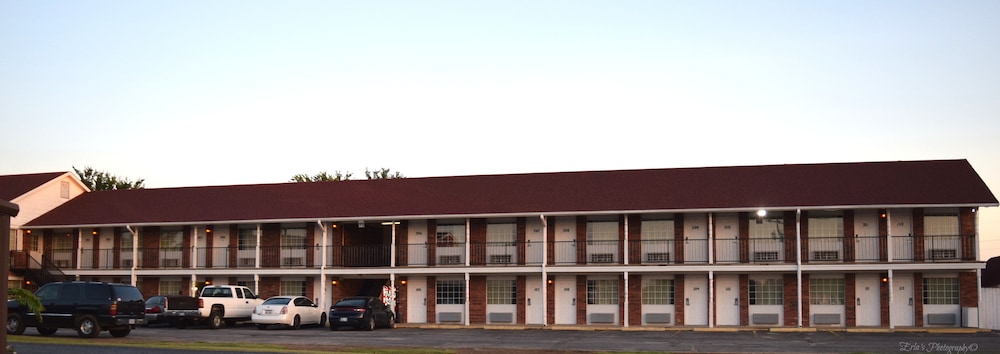 Claremore Motor Inn 2/34