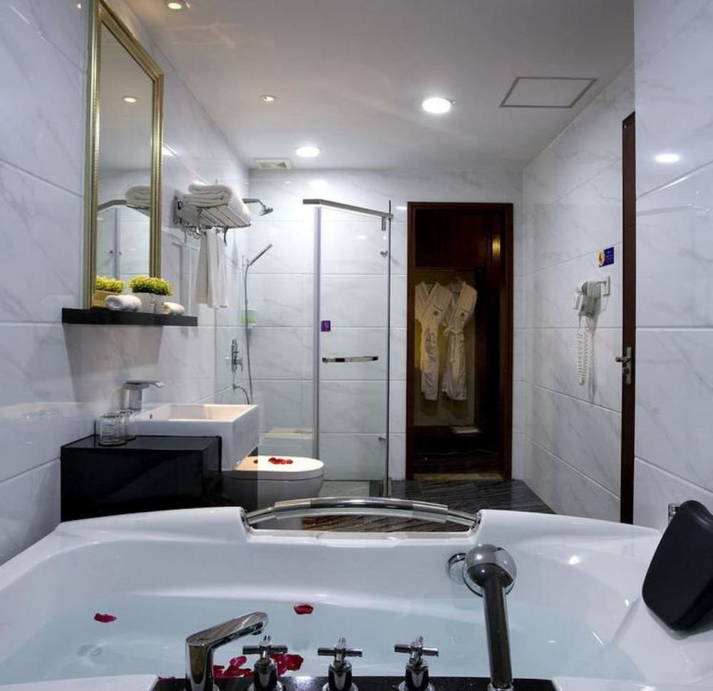Pengker Deluxe Collection Hotel 7/30