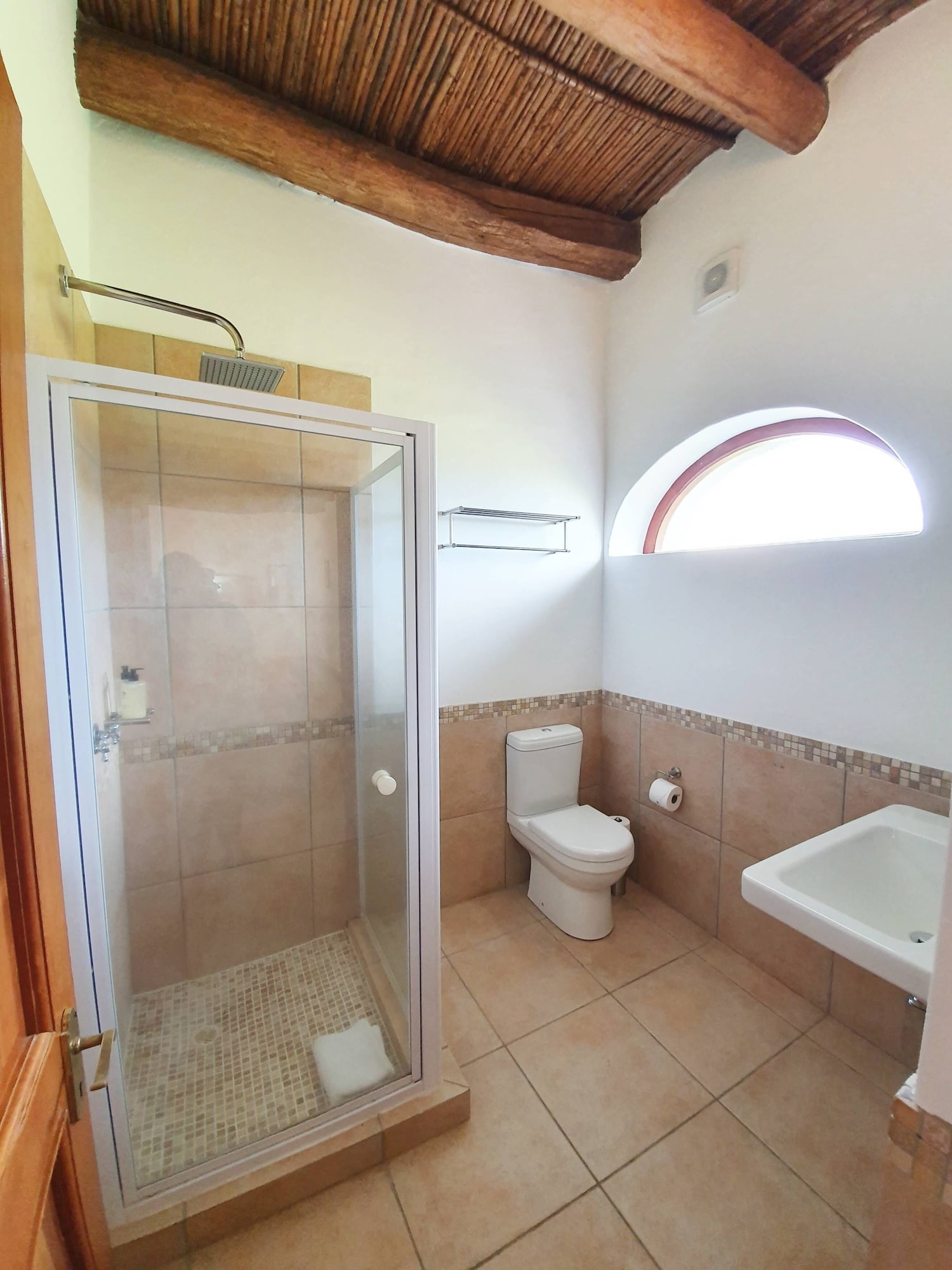 غرفة عائلية بسرير كوين وسرير بطابقين بغرفة نوم واحدة، Val Du Charron Coach House 6/6