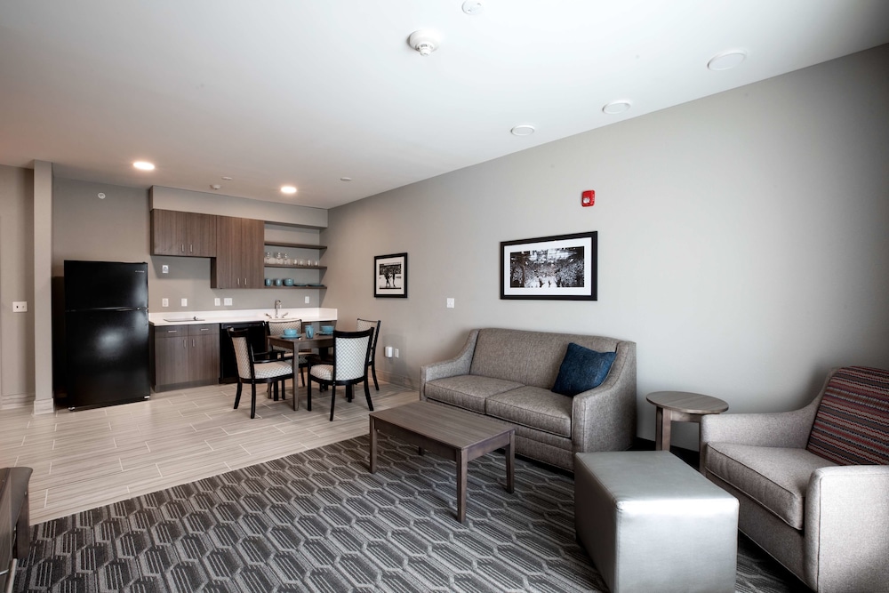 Stone Hill Lawrence Trademark Collection by Wyndham 32/53