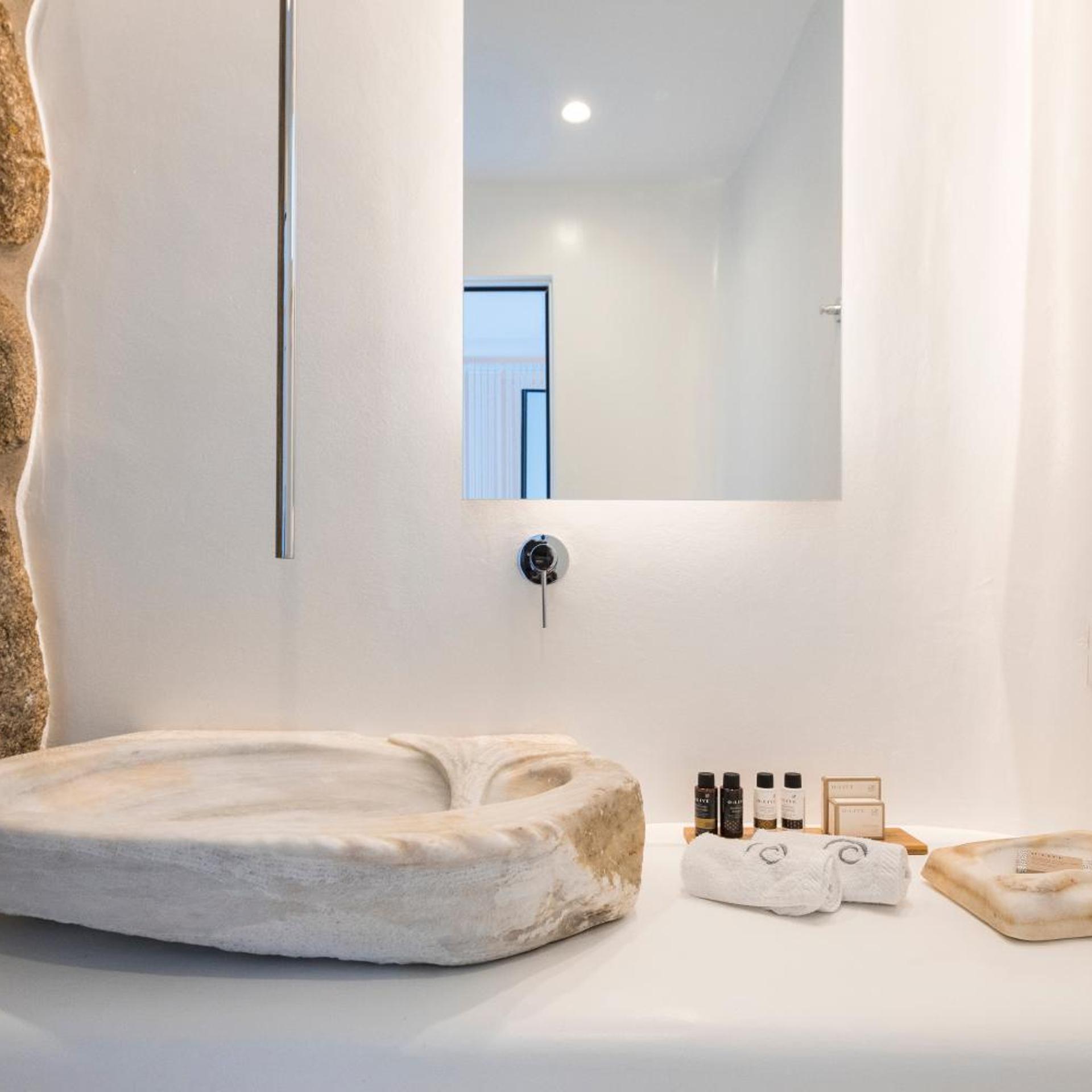 DELUXE, DOUBLE OR TWIN BED, COURTYARD VIEW