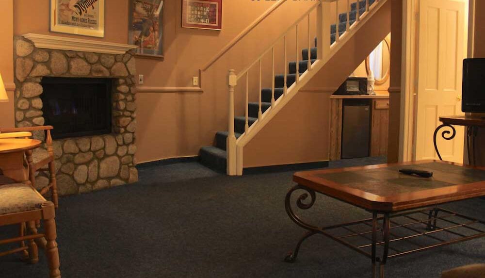 Saddleback Inn 35/44
