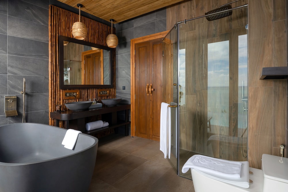 Sinae Phuket Luxury Hotel 77/78