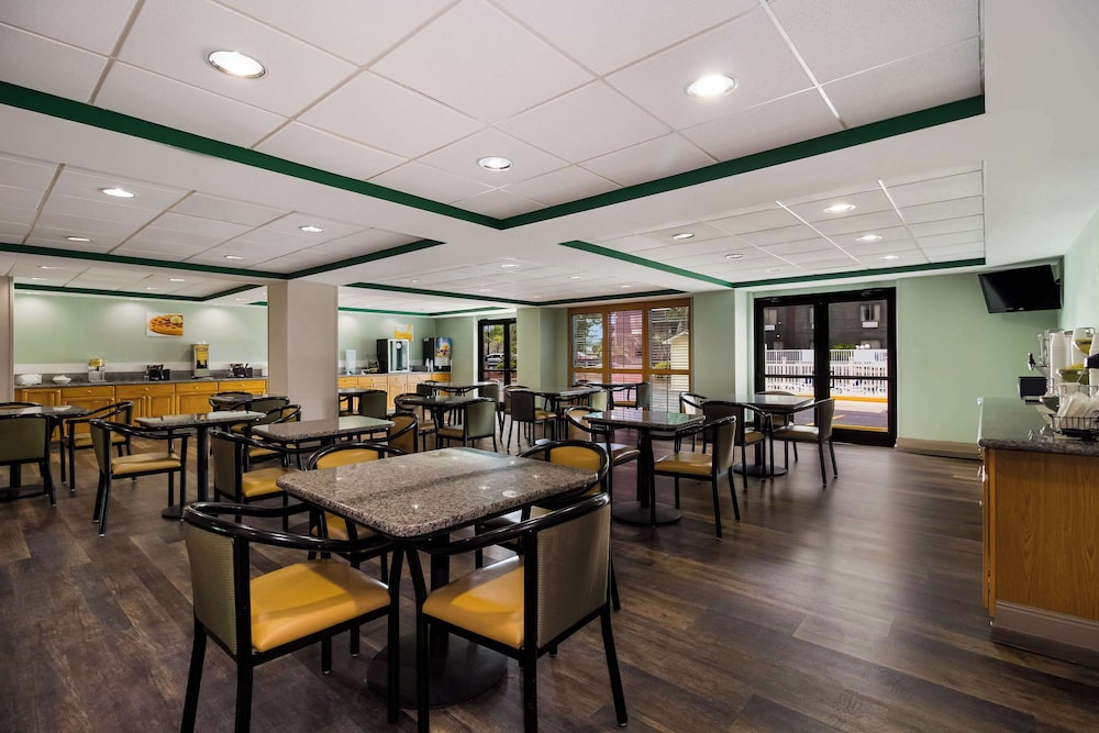 Quality Inn & Suites North Myrtle Beach 45/61